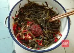 Illustration of how to make spicy kelp salad 8