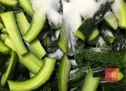 Illustration of how to make pickled cucumbers 2