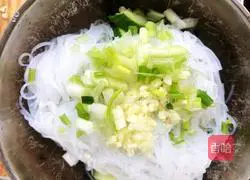 Illustration of home-style cucumber mixed with vermicelli 5