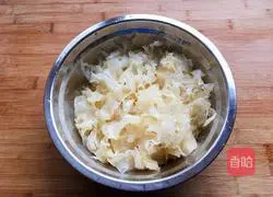 Illustration of how to make cold white fungus 7