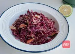 Illustration of how to make purple cabbage shreds 11