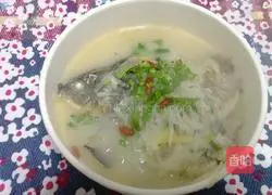 Illustration of how to make shredded radish and crucian carp soup 10