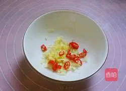 Illustration of how to make cold golden cucumber 2