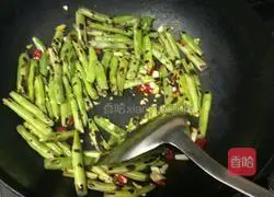 Illustration of how to make stir-fried green beans 4