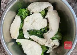 Illustration of how to make cold chicken breast with broccoli 2