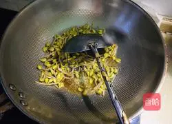 Illustration of how to make fried leeks with soybean sprouts 7