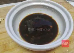 Illustration of how to cook chrysanthemum with soy sauce 5