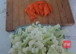 Illustration of how to make vegetarian stir-fried cauliflower 1