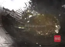 Illustration of how to cook tofu with fungus and celery 3