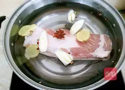 Illustration of how to make garlic white meat 1