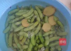 Illustration of how to make thin salt edamame 5