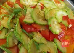 Illustration of how to make zucchini with tomato sauce 6