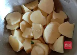 Illustration of how to cook potato and eggplant stew 1