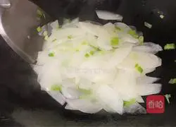 Illustration of how to make stir-fried white radish slices 7