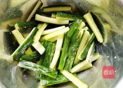 Illustration of how to make low-fat and zero-calorie secret pickled cucumbers 1