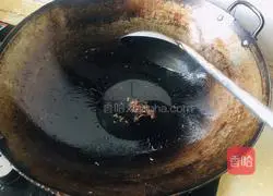 Illustration of how to make fried vermicelli with pickled cabbage 2