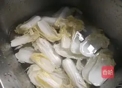 Illustration of how to make fried pepper and cabbage 1