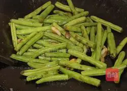 Illustration of how to make sauce-flavored green beans 9