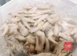 Illustration of how to make spicy and sour lemon chicken feet 6