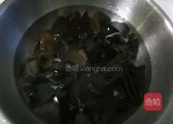 Illustration of how to make green onions mixed with fungus 2