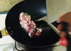 Illustration of how to make steamed braised noodles 6