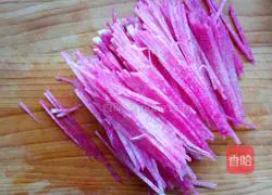 Illustration of how to make sweet and sour radish shreds 2