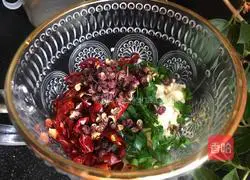 Illustration of how to make spicy garlic moss 4