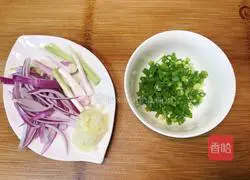 Illustration of how to make broad beans with scallion oil 2