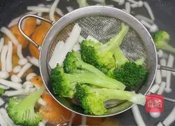 Illustration of how to stir-fry seasonal vegetables 4
