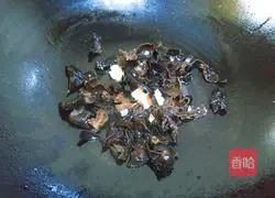 Illustration of how to make stir-fried green vegetables with black fungus 5