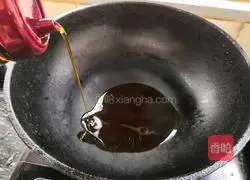 Illustration of how to fry bracken cake 2