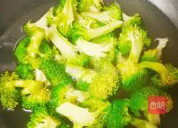 Illustration of how to cook carrots and broccoli 4