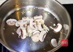 Illustration of how to make French asparagus and fried mushrooms 5