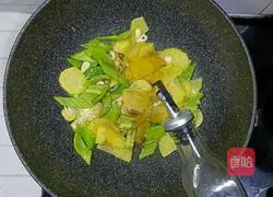 Illustration of how to make green pepper and potato slices 14