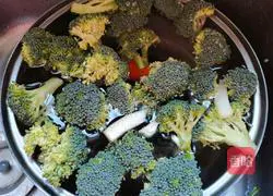 Illustration of how to make fried carrots with broccoli 3