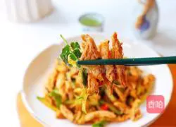 Illustration of how to make cucumber mixed with shredded chicken 13