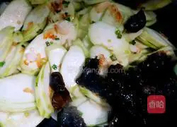 Illustration of how to make edamame, fungus and roasted loofah 7