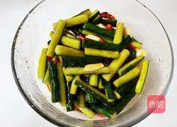 Illustration of how to make cold cucumbers 16