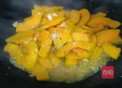 Illustration of how to make stir-fried pumpkin 4