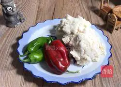 Illustration of how to make fried bean dregs with pepper 1