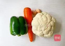 Illustration of how to make fried cauliflower with green pepper 1