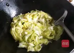 Illustration of how to make sweet and sour shredded cabbage 6