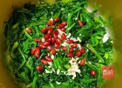 Illustration of how to make spinach with nuts 15