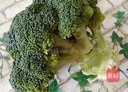Illustration of how to make spicy broccoli 1