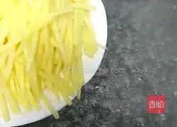 Illustration of how to make cold shredded potatoes 3