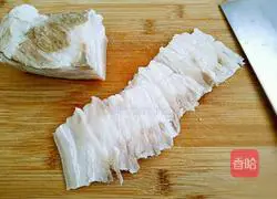 Illustration of how to make garlic white meat 6