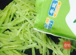 Illustration of how to make stir-fried lettuce 6