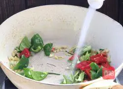 Illustration of how to make chili roasted vegetarian chicken 12