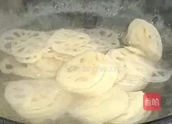 Illustration of how to make ginger lotus root slices 4