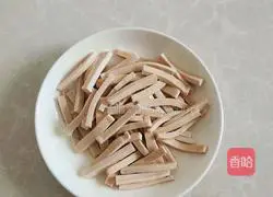 Illustration of how to make celery and dried beans 1